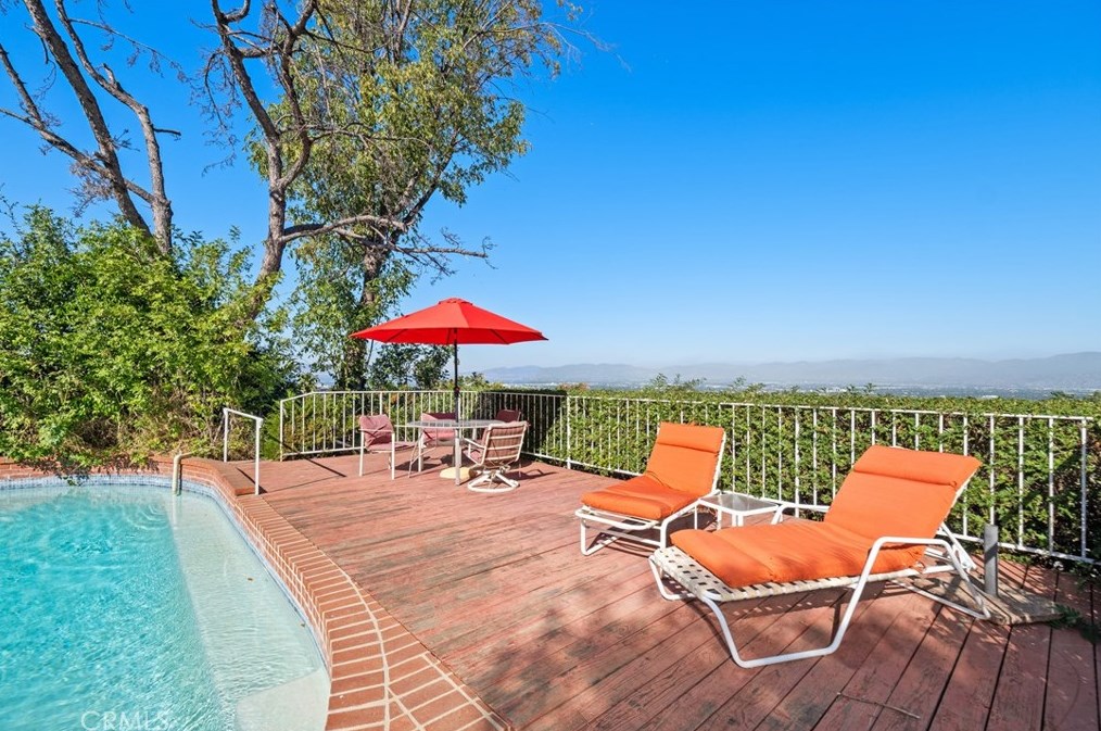 3720 Westfall Dr, Van Nuys, CA 91436