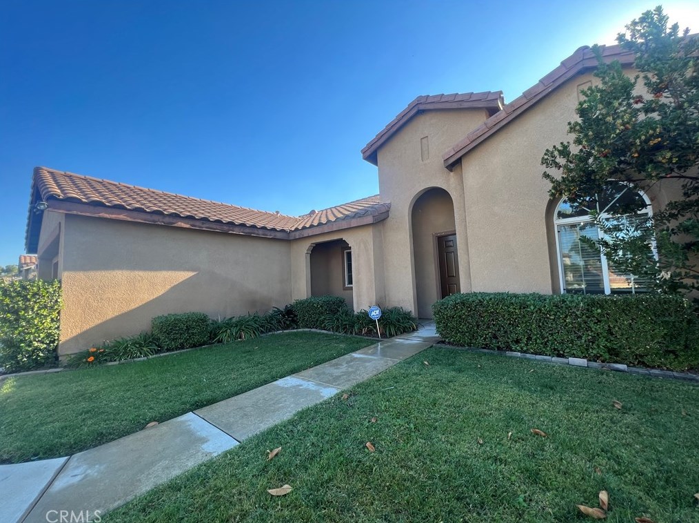 18525 Hilldale Ln, Lake Elsinore, CA 92530