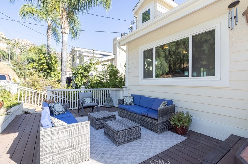 208 La Gross Way, Chatsworth, CA 91311