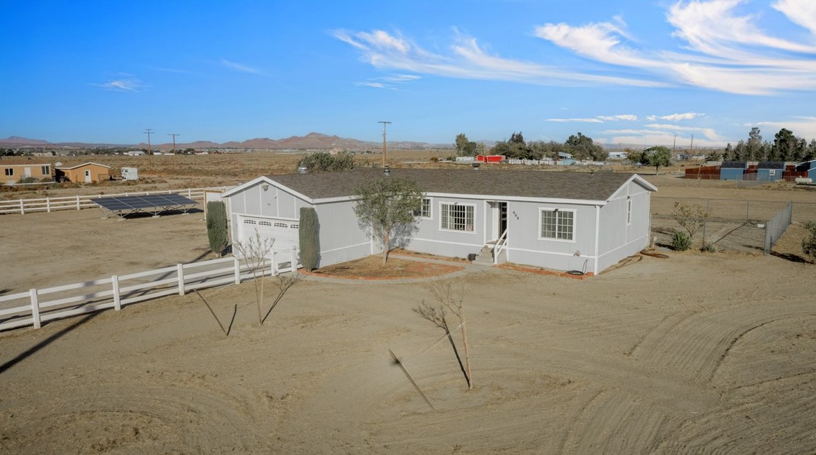 908 60th St, Tropico Village, CA 93560-7238