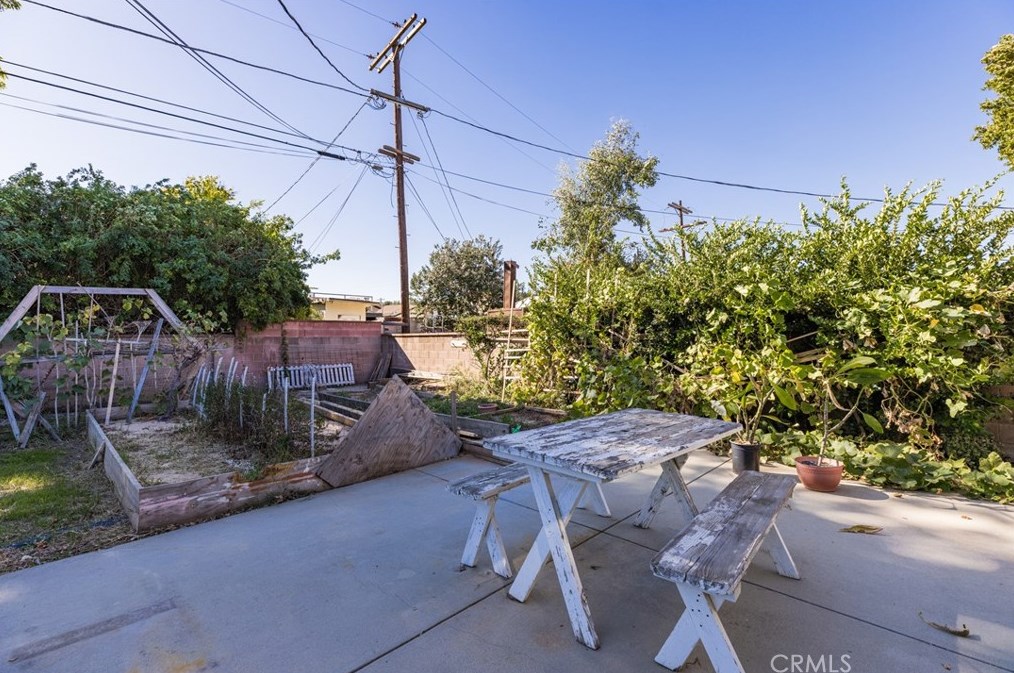 15150 Hiawatha St, San Fernando CA  91345-2515 exterior