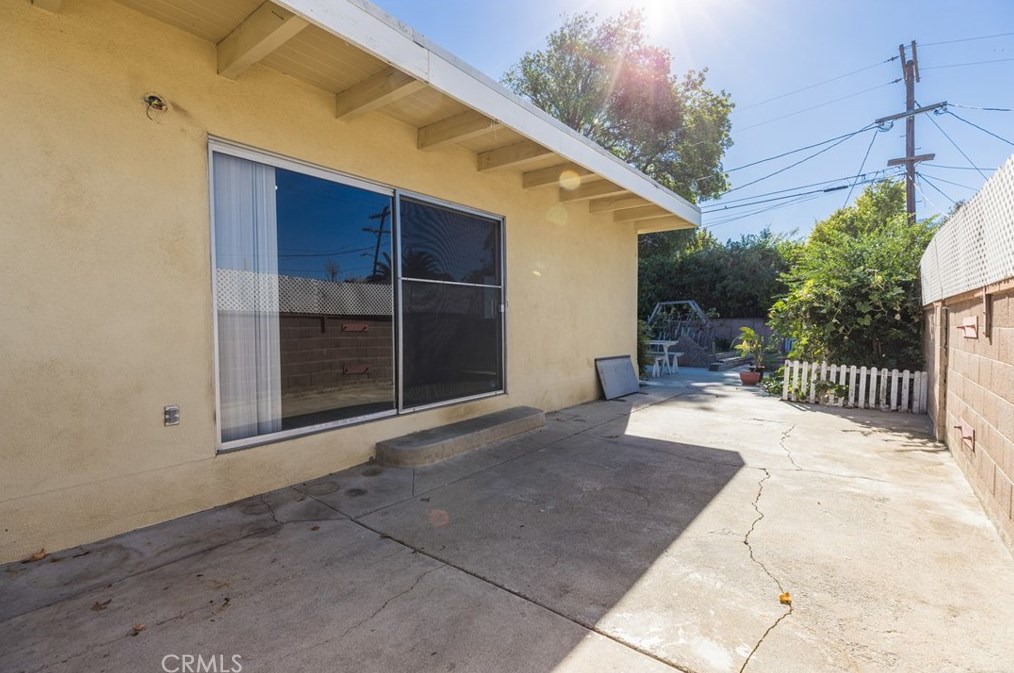 15150 Hiawatha St, San Fernando CA  91345-2515 exterior
