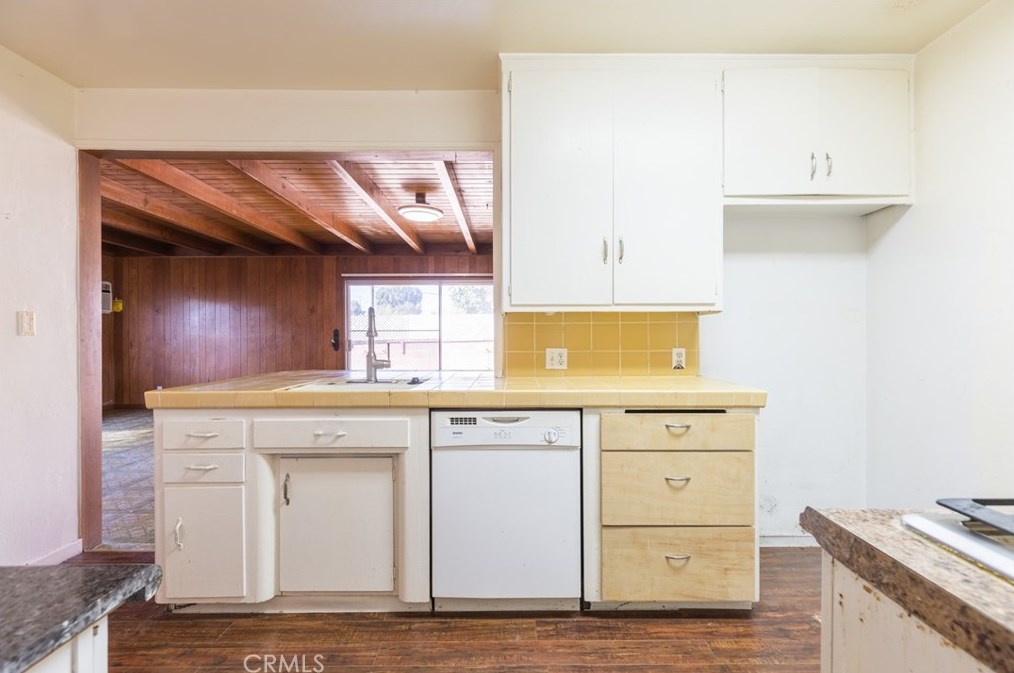 15150 Hiawatha St, San Fernando CA  91345-2515 exterior
