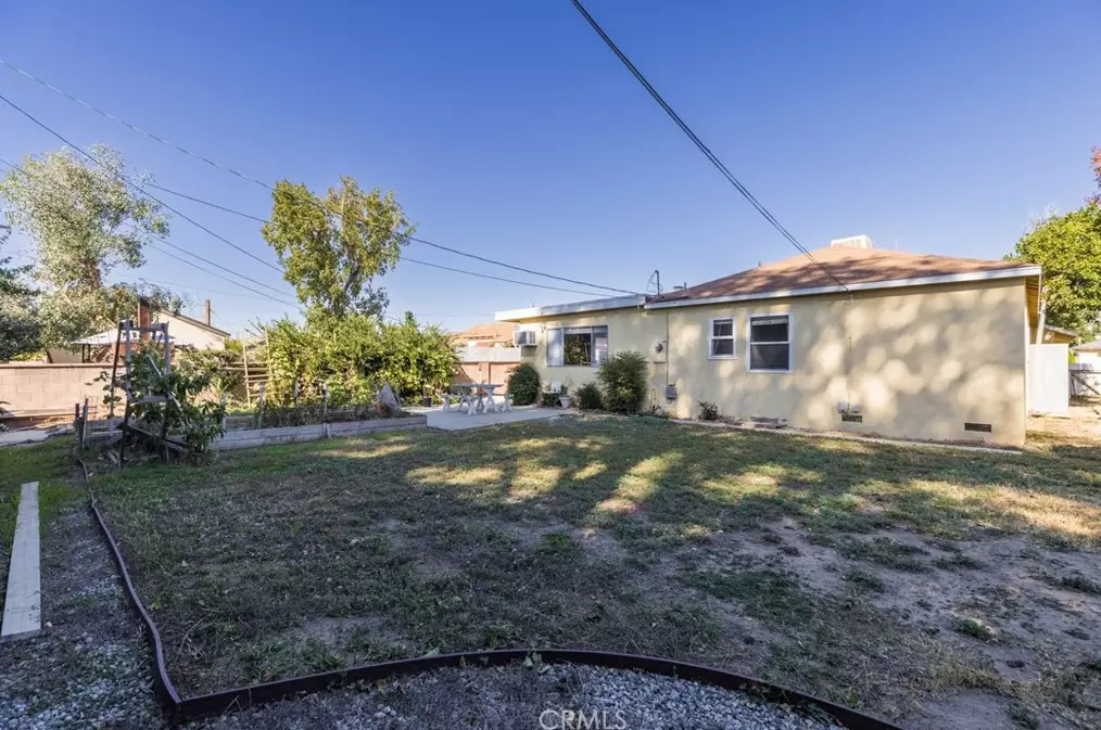 15150 Hiawatha St, San Fernando CA  91345-2515 exterior