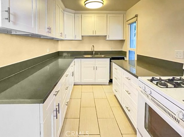 14525 Dickens St, Van Nuys, CA 91403