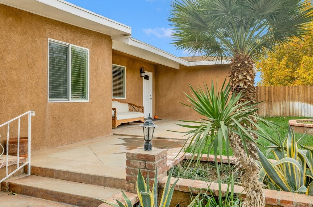 1626 Avenue, Palmdale, CA 93551-2153