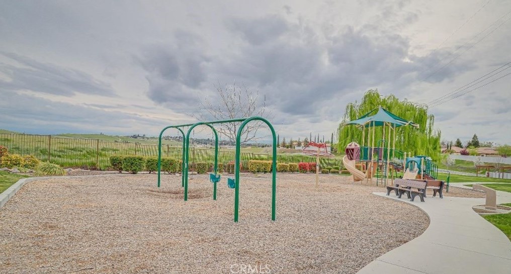 6608 Montagna Dr, Bakersfield CA  93306-7658 exterior