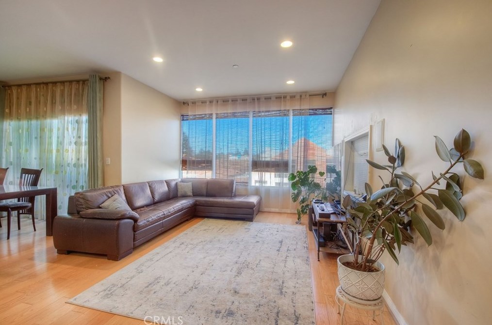 4821 Bakman Ave #304, North Hollywood, CA 91601