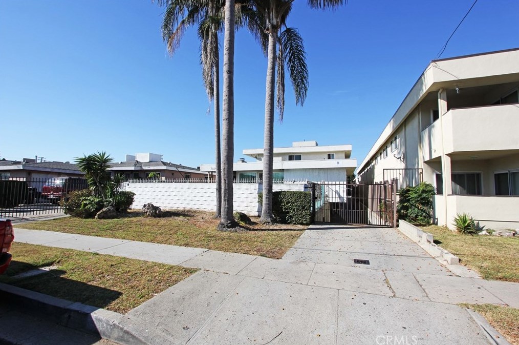 711 Walnut St, Inglewood, CA 90301