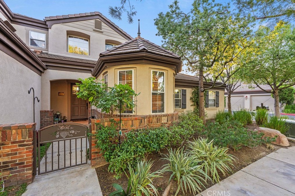 24724 Avignon Dr, Santa Clarita, CA 91355