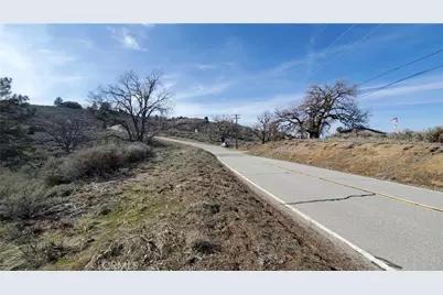 25041 Jacaranda Drive, Tehachapi, CA 93561 - Photo 2