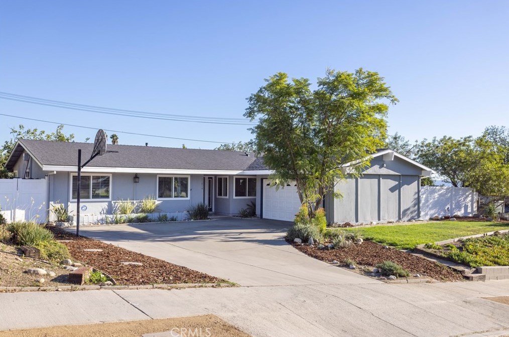 11814 Monogram Ave, San Fernando, CA 91344-2856