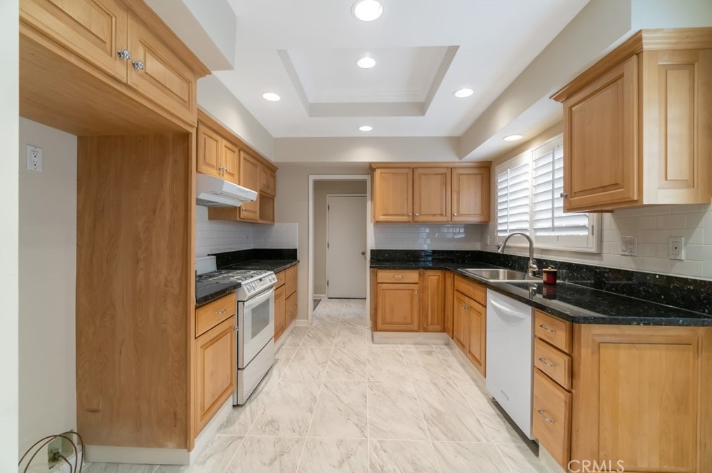 20507 Mayall St, Chatsworth CA  91311-3150 exterior