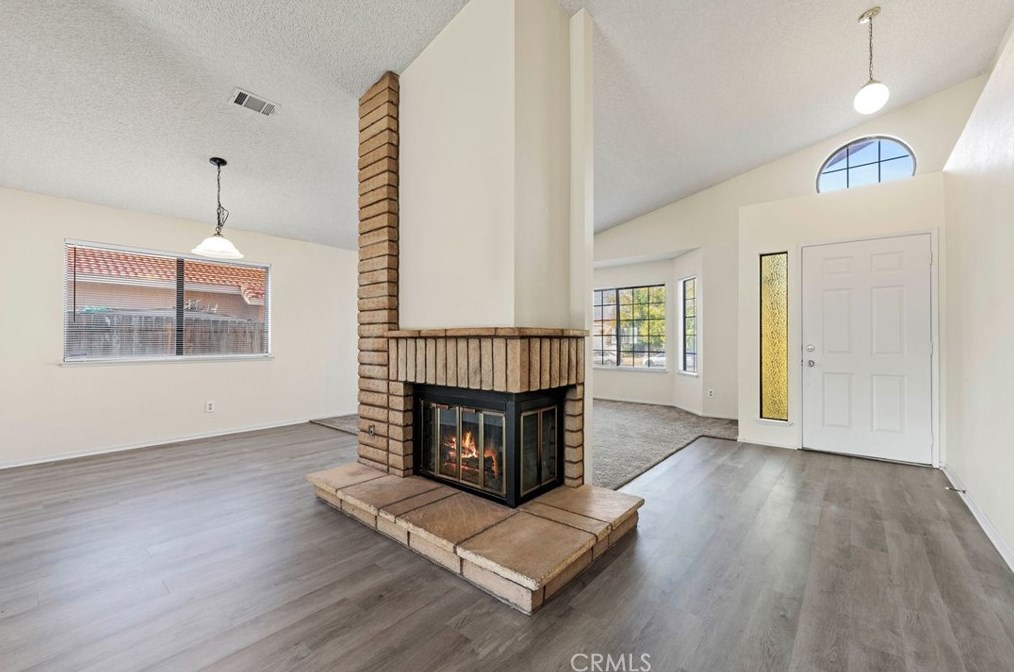 3610 Sugarloaf Ct, Palmdale, CA 93550-6619
