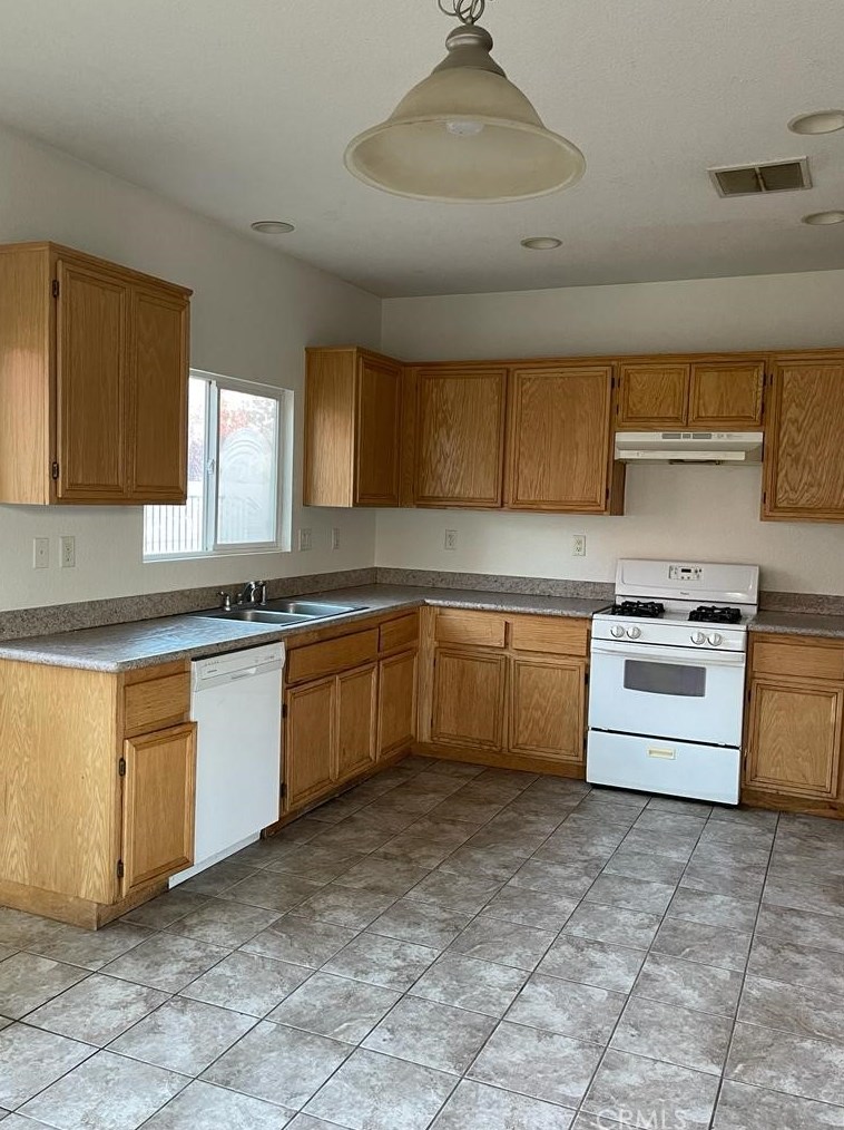 43947 Amy Ct, Lancaster, CA 93535