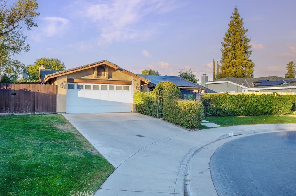 8008 Selkirk Dr, Bakersfield, CA 93309