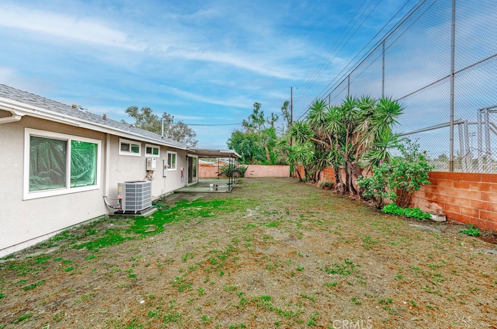 12501 Pinney St, Los Angeles CA  91331-1377 exterior