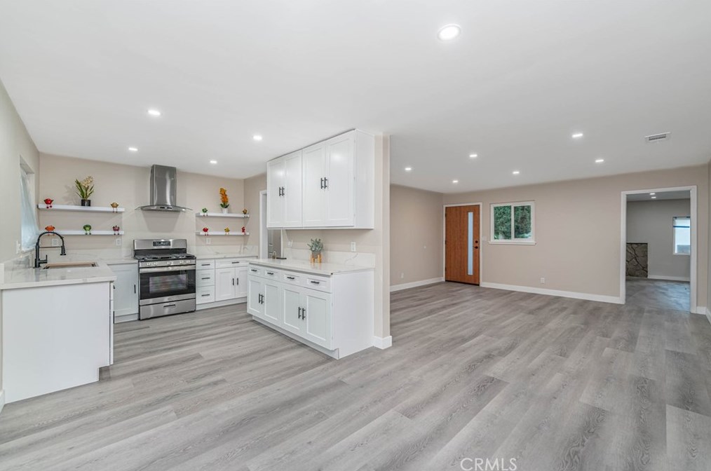 12501 Pinney St, Los Angeles CA  91331-1377 exterior