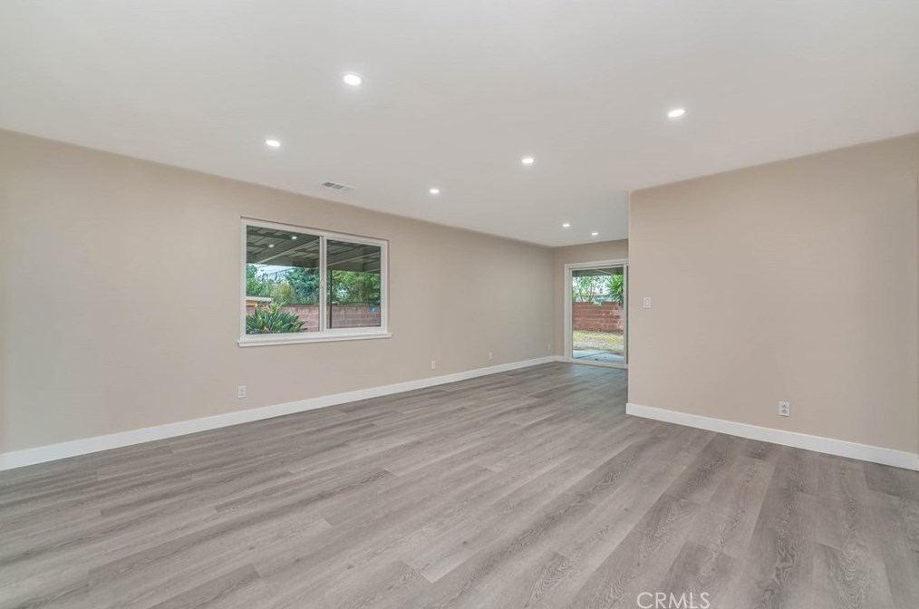 12501 Pinney St, Los Angeles CA  91331-1377 exterior