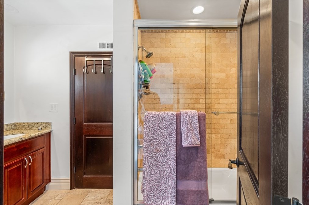 4501 Grimes Pl, Van Nuys CA  91316-4366 exterior