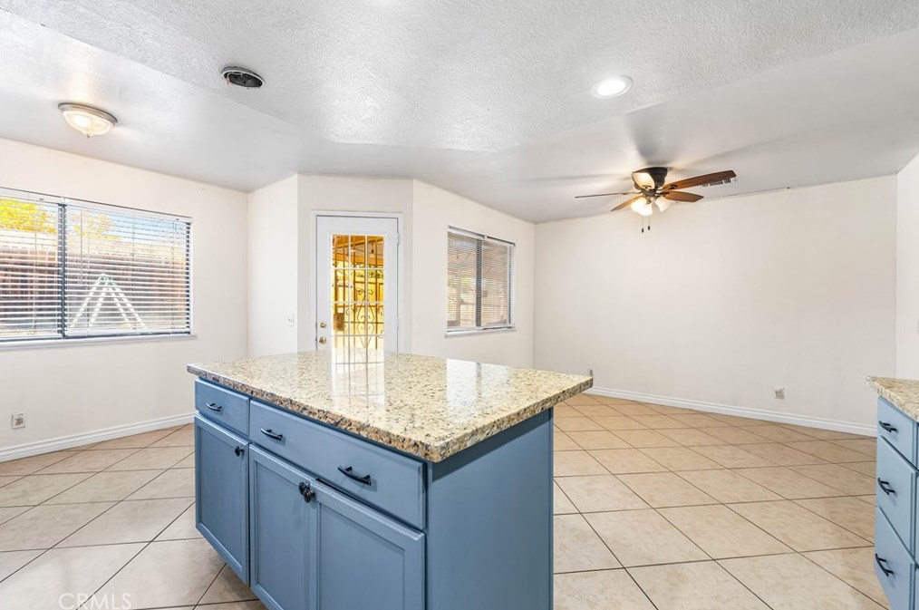 38111 Meadow Wood St, Palmdale CA  93552-3011 exterior