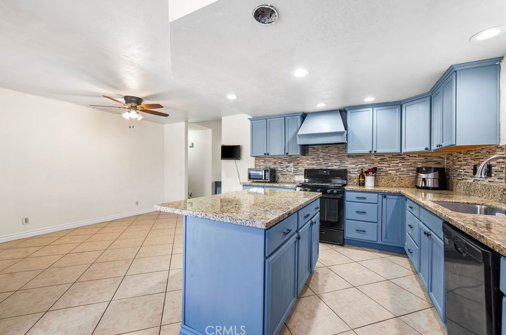 38111 Meadow Wood St, Palmdale CA  93552-3011 exterior