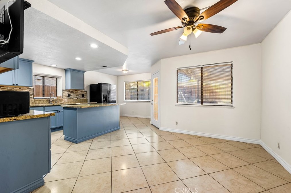 38111 Meadow Wood St, Palmdale CA  93552-3011 exterior