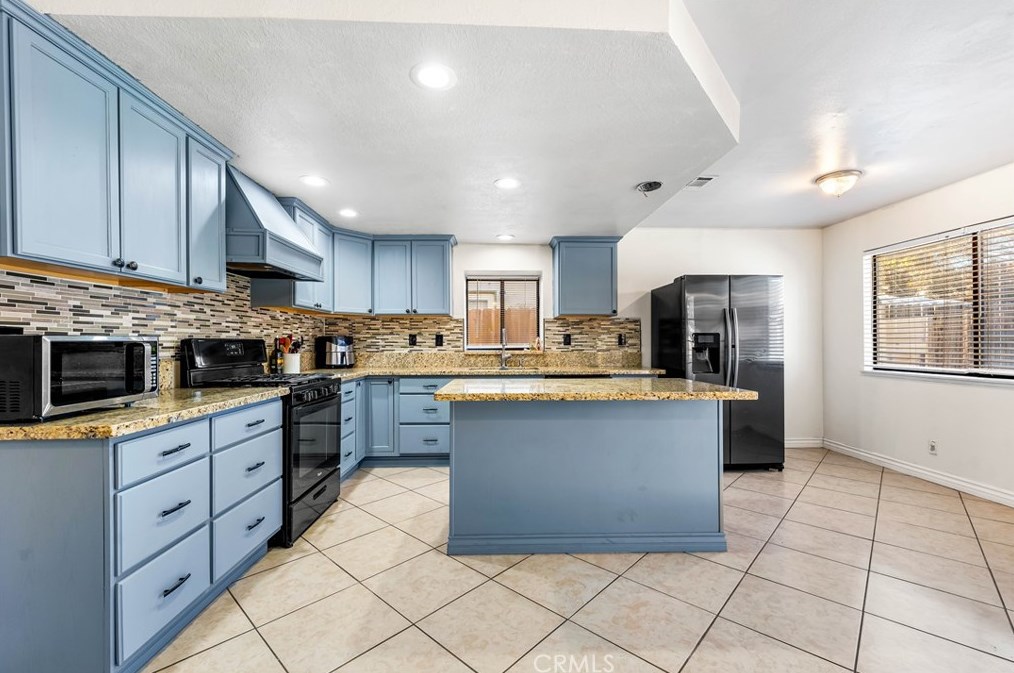 38111 Meadow Wood St, Palmdale CA  93552-3011 exterior