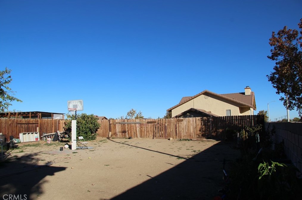 2457 Avenue, Palmdale, CA 93550-6202