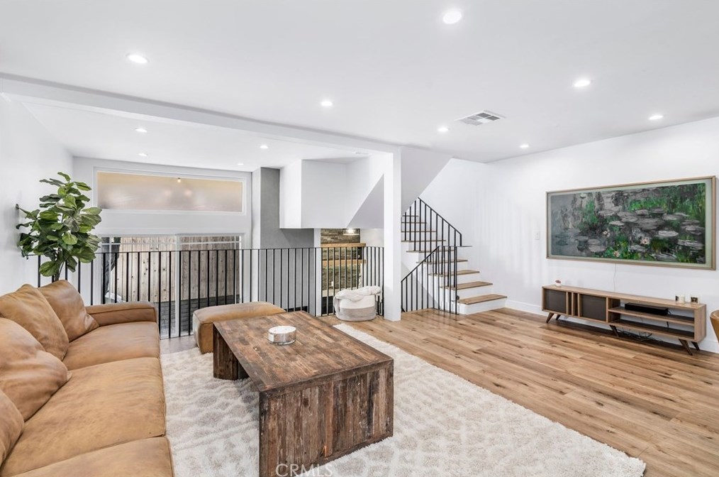 11912 Riverside Dr #2, North Hollywood, CA 91607