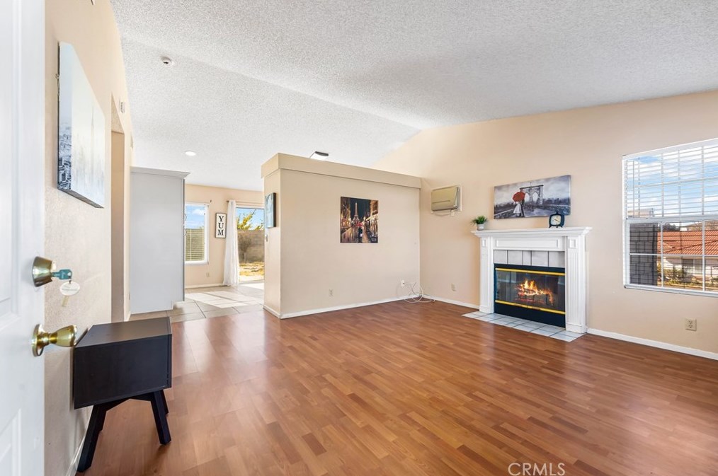1056 Wedgewood Ave, Tropico Village, CA 93560