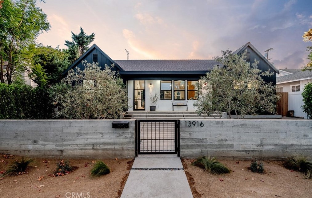 13916 La Maida St, Van Nuys, CA 91423