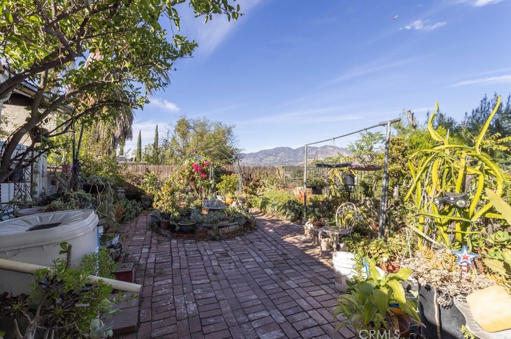 10808 De Haven Ave, Los Angeles CA  91331-2009 exterior