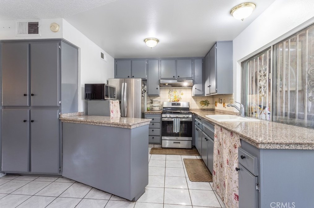 10808 De Haven Ave, Los Angeles CA  91331-2009 exterior