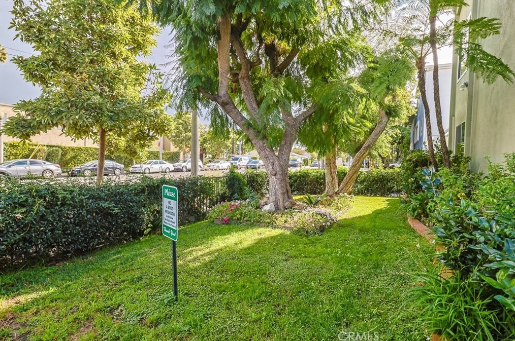 1950 Cloverfield Blvd #12, Santa Monica, CA 90404