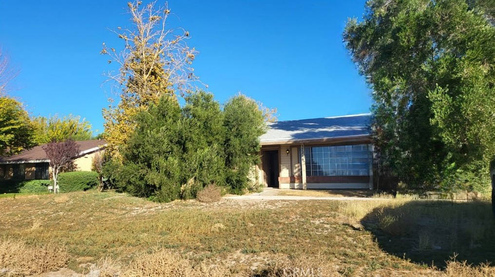 37216 95th St, Juniper Hills, CA 93543