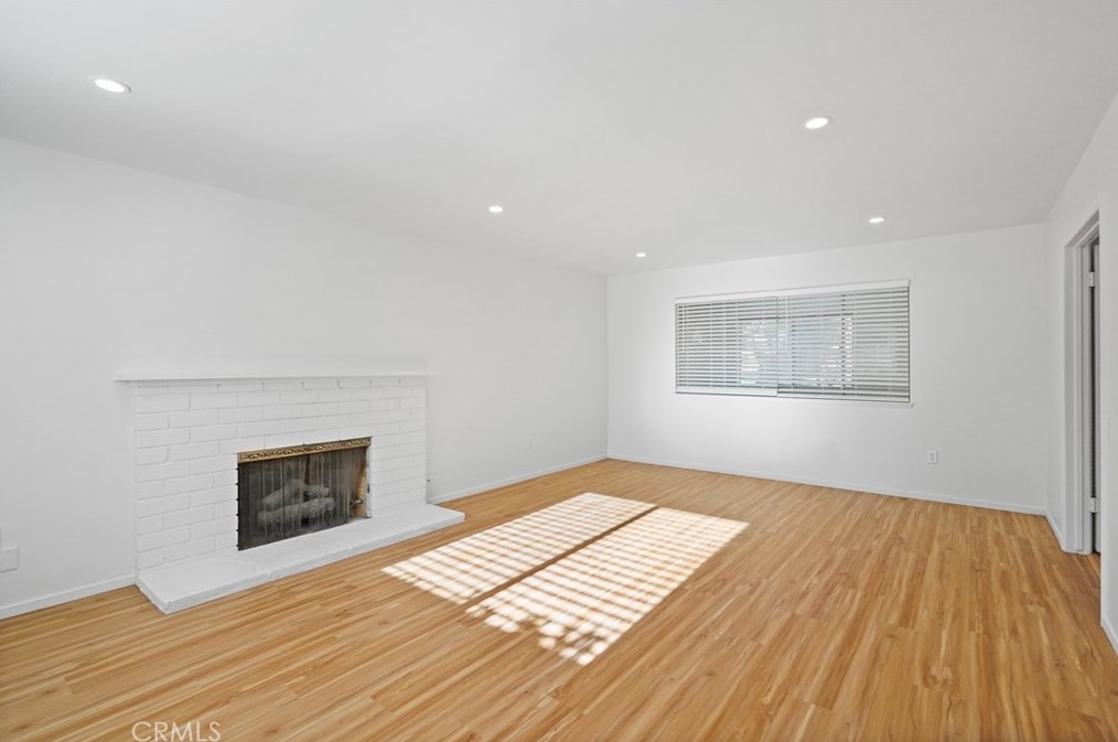 5850 Greenview Rd, Calabasas, CA 91302-1019