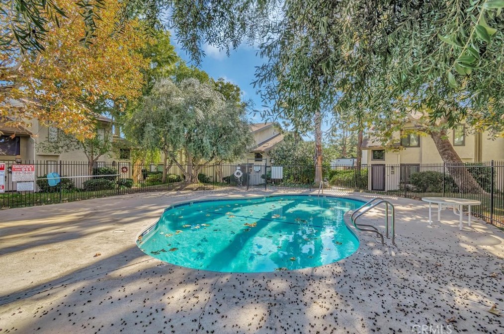 16255 Devonshire St, San Fernando CA  91344-6936 exterior