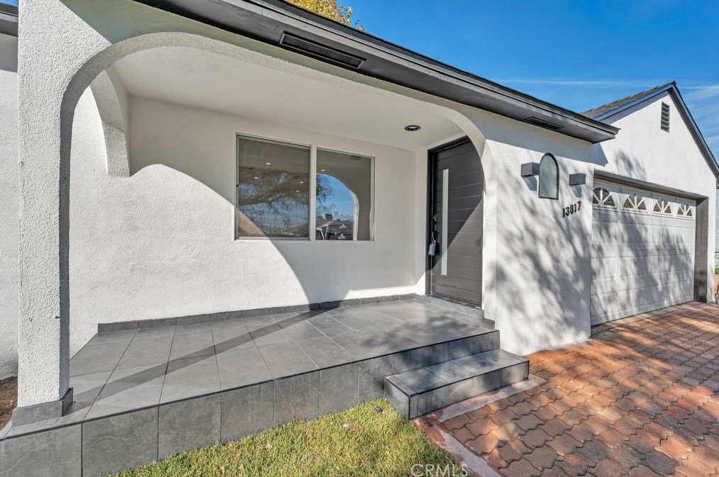 13817 Bromwich St, Los Angeles CA  91331-6120 exterior