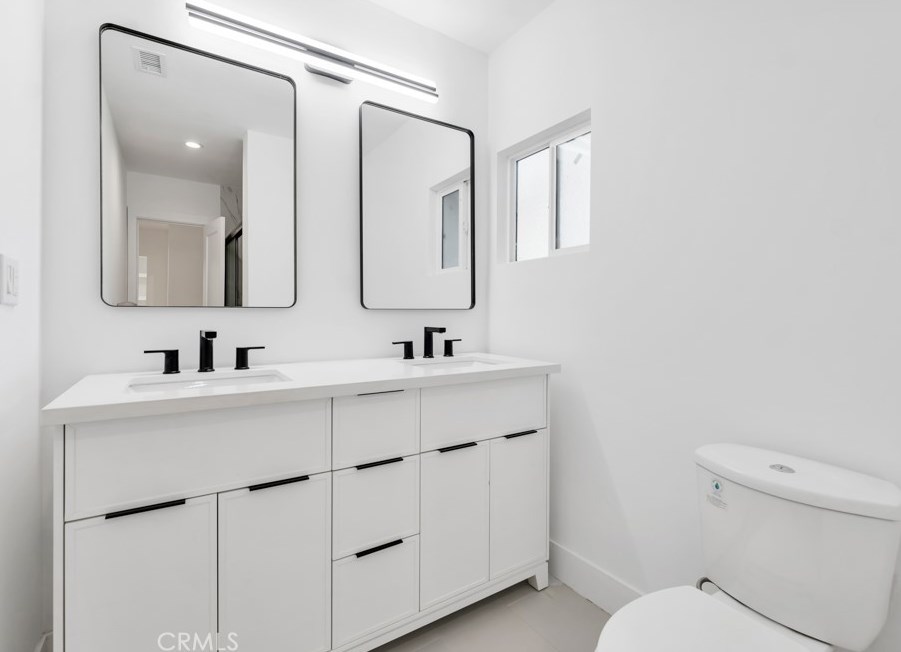 13817 Bromwich St, Los Angeles CA  91331-6120 exterior