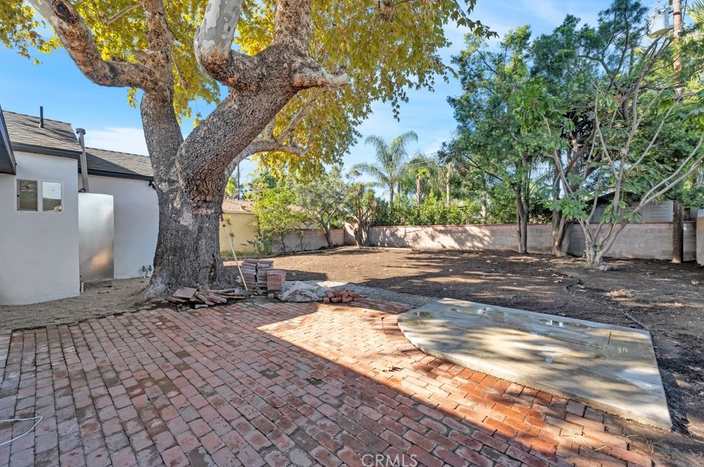 13817 Bromwich St, Los Angeles CA  91331-6120 exterior