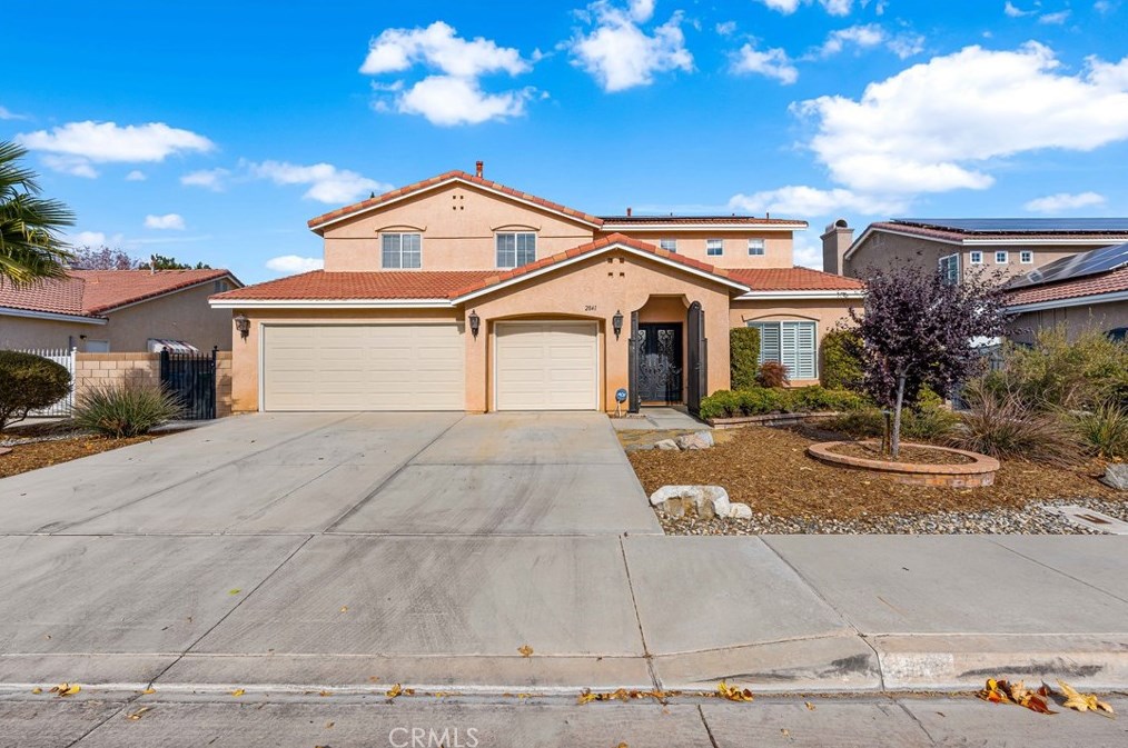 2841 Caruso Ln, Lancaster, CA 93536
