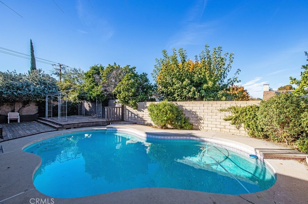 24357 Wabuska St, Santa Clarita, CA 91321