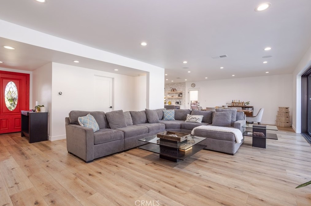 17401 Flanders St, San Fernando CA  91344-2211 exterior