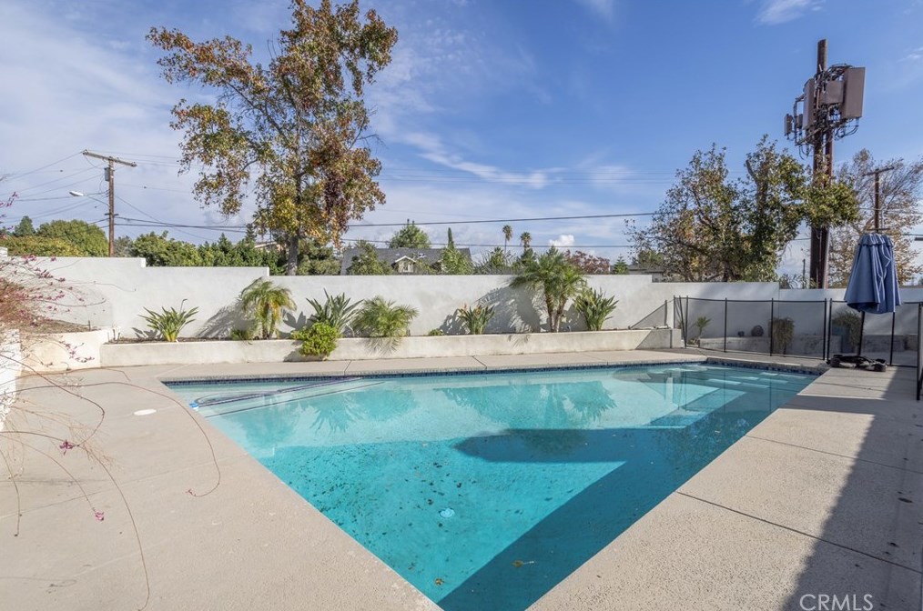 17401 Flanders St, San Fernando CA  91344-2211 exterior