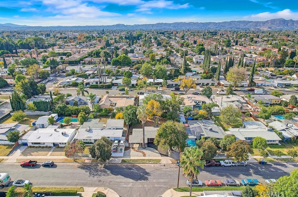 7823 Melvin Ave, Los Angeles CA  91335-1600 exterior