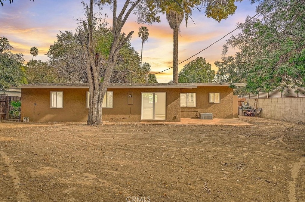 7823 Melvin Ave, Los Angeles CA  91335-1600 exterior