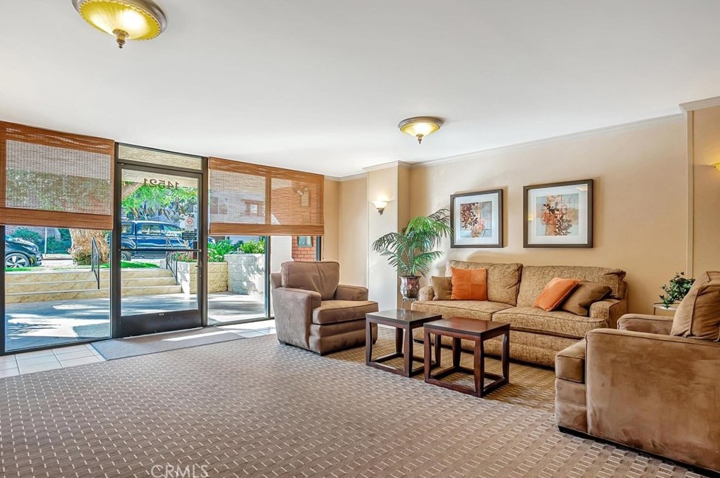 14521 Benefit St #303, Van Nuys, CA 91403