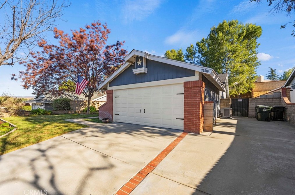 27810 Crookshank Dr, Santa Clarita, CA 91350