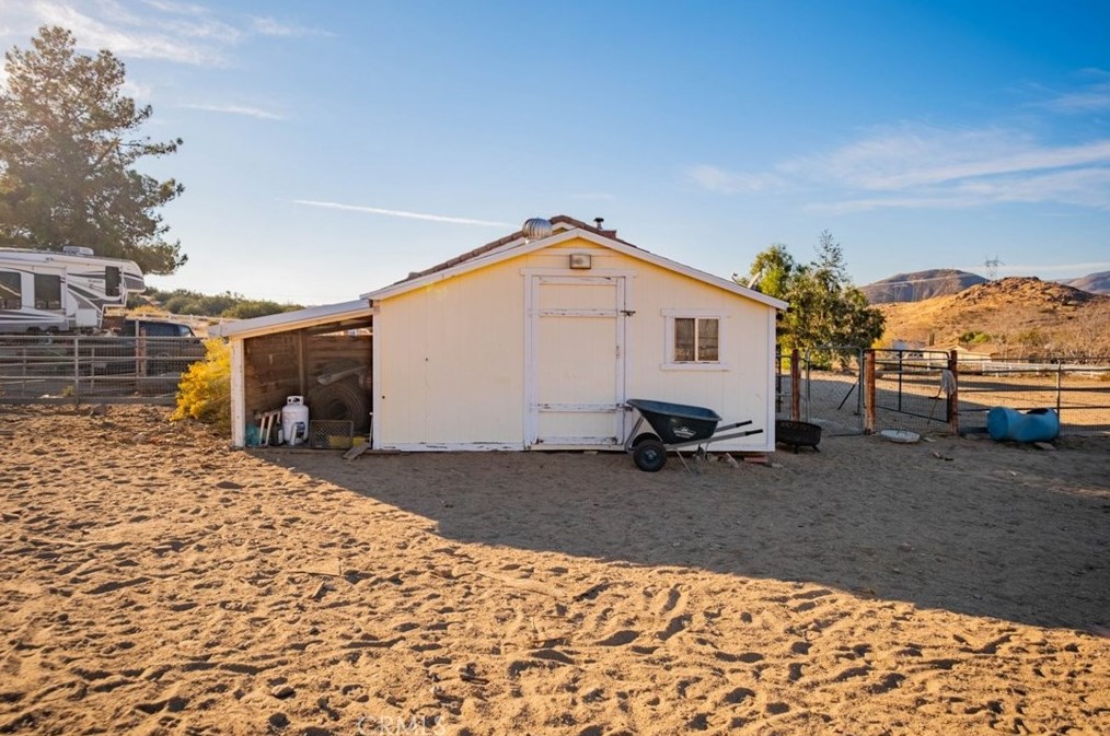 440 Soledad Pass Rd, Palmdale CA  93550-9789 exterior